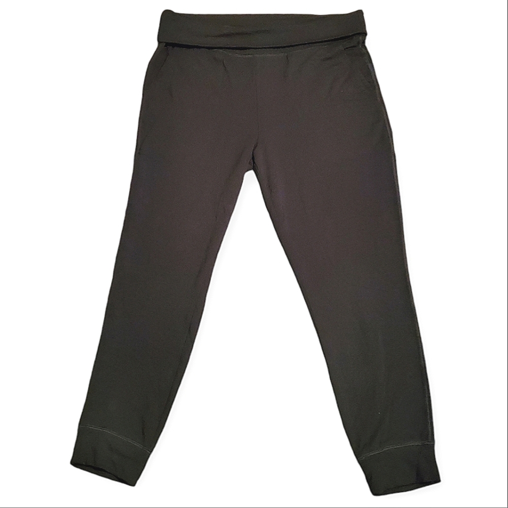 Women's black cuffed-ankle fleece-lined sweatpants.